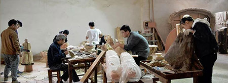西安美术学院雕塑系学生来佛圣堂创作
